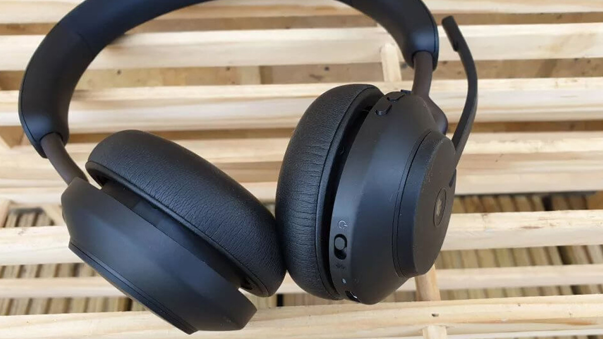 Comparing the new Jabra Evolve2 65 to the Evolve 65 (with mic test!) 